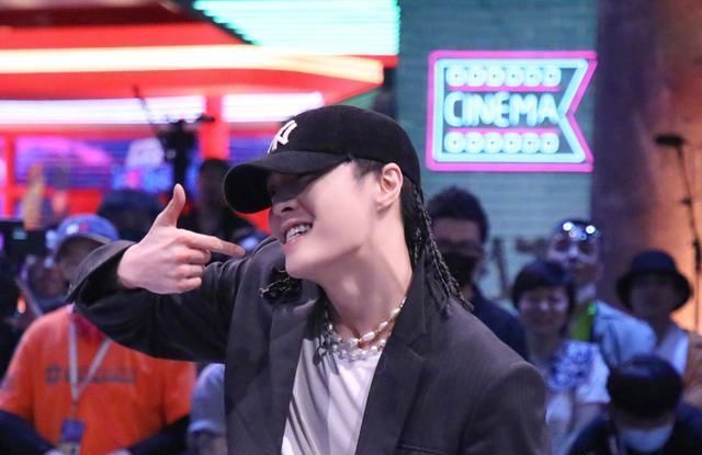  街舞|街舞：看不懂张艺兴的krump？没关系，身后选手的表情说明了一切