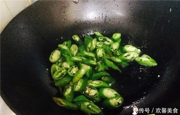 青椒|没食欲的时候,单炒一盘尖椒超下饭,您也试试吧