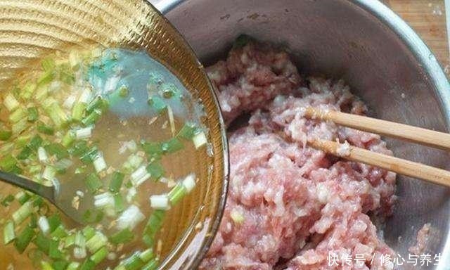 打水|59岁老师傅说调饺子馅时,有2种料不可缺少,少一种饺子都难吃