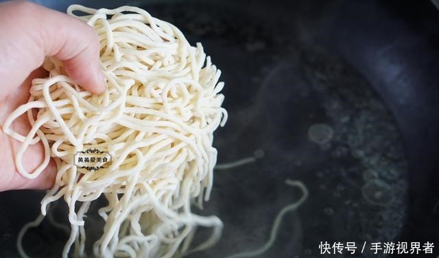 满满|家有高考生,早餐不将就,这面营养丰富,元气满满,5分钟就上桌