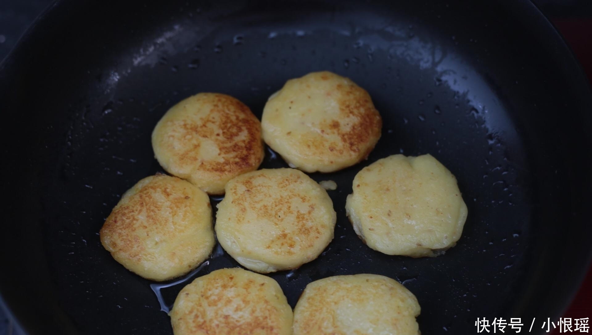 做法|自从学会土豆此做法,女儿三天两头就想吃,刚出锅就抢着吃,特香