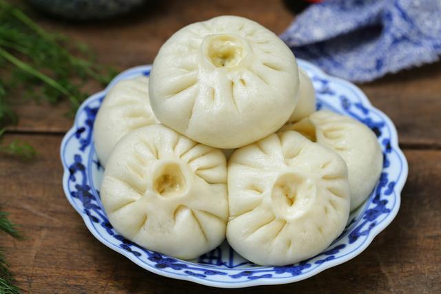 倍儿|此菜自带特殊香气,蒸包子口感一流,透白暄软倍儿鲜美,真解馋!
