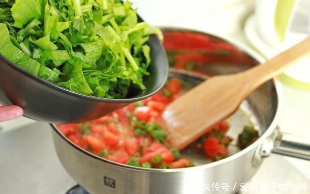 妈妈|妈妈味道的萝卜叶拌菜,膳食纤维超高,减肥当主食,越吃越瘦