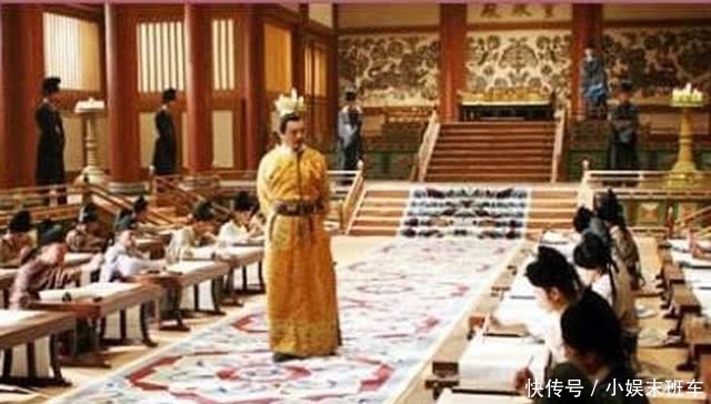 皇帝|因同情皇帝，胆大在考卷写下8字，皇帝看后激动拍桌，点为状元