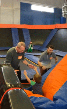  GIF|搞笑GIF：你看好了，是它不要我起来