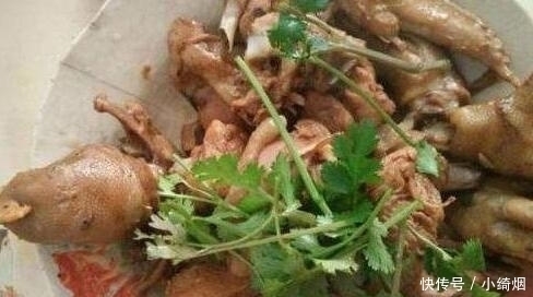 死也得吃下|新婚老婆做的晚餐,自己老婆煮的,撑死还是吃