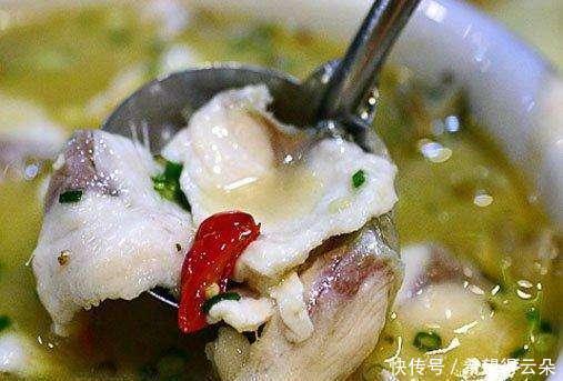  鱼片|做酸菜鱼时，最忌鱼片直接下锅！学会厨师这一招，鱼片完整又嫩滑