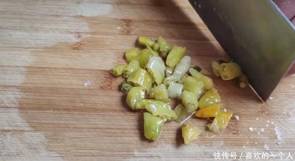 适量|炒出的大肠嚼不动教你小窍门,炒得脆嫩又不老,爆香!