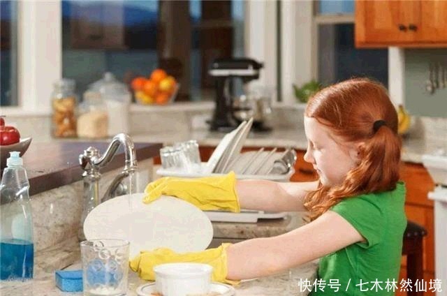 公司|爸爸公司破产,意志消沉,不料8岁儿子竟掏出十多万帮助爸爸