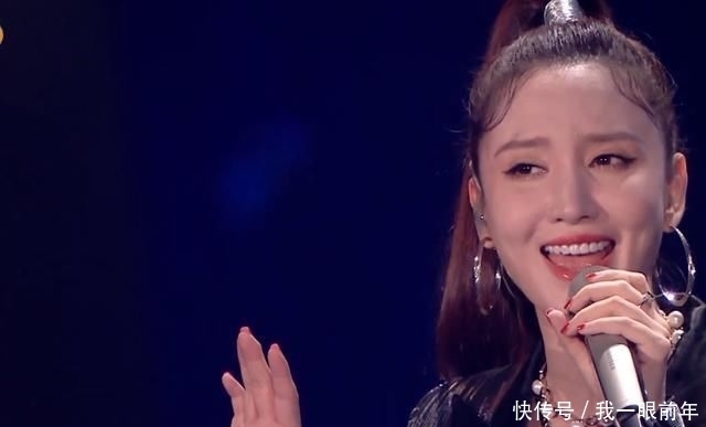 黄晓明|芒果818晚会如大型蹦迪现场,黄晓明跳舞似抽筋,王一博嗨翻全场