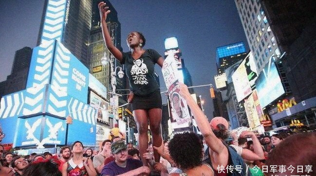 无辜|7比7平局！黑人青年连捅无辜店员七刀，刀刀致命誓要屠光整个白人种族