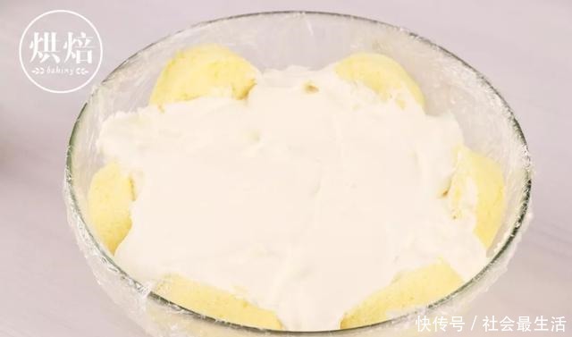 蛋糕|随便个盆就能做 用蛋糕卷拼的半球型奶油生日蛋糕 有创意