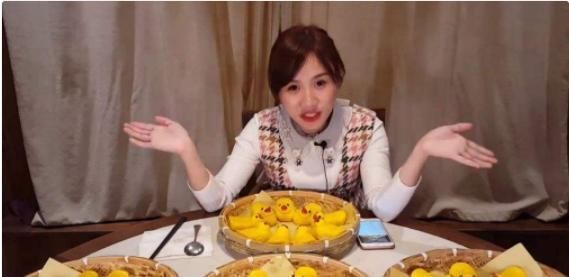 肠子|密子君成为大胃王的秘诀,竟如此简单,网友模仿后,肠子都悔青了
