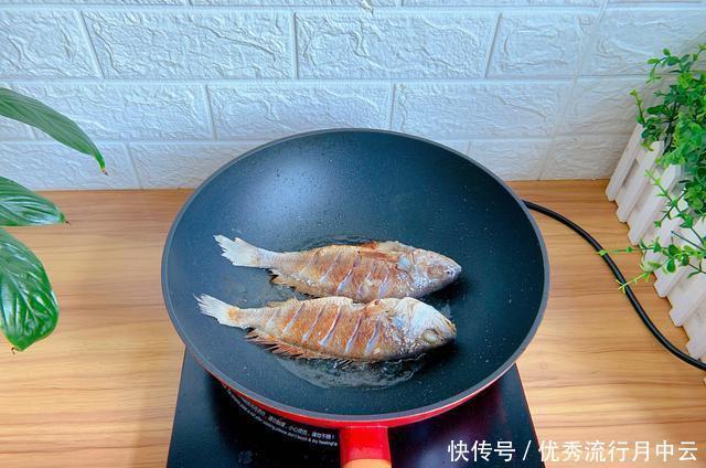 汤汁|小黄鱼这样做最下饭,麻辣鲜香,鲜嫩入味,汤汁拌饭也能多吃两碗