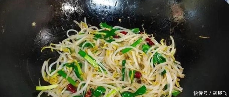  脆爽|炒豆芽时,最忌直接下锅炒,学会大厨的做法,豆芽脆爽入味不出水