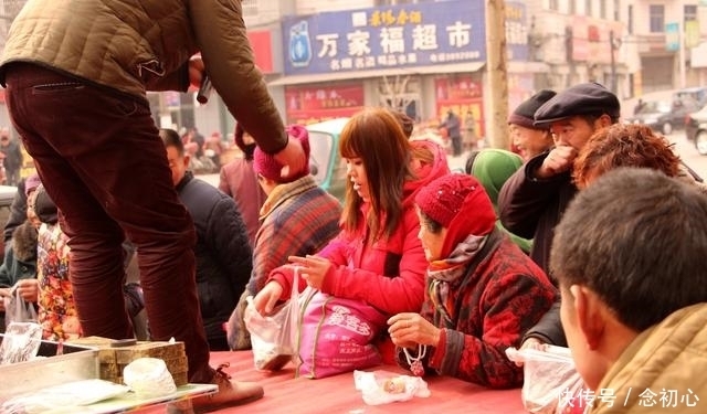 碰见|这种“骗术”目前依然常出现在街头，碰见请绕道！