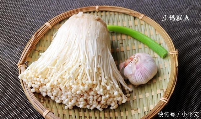 金针菇|又一道零难度的下饭菜,蒸8分钟,连汤汁都不想剩