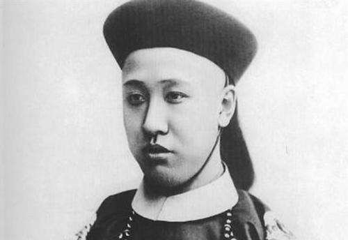 溥仪|末代皇帝溥仪3岁登基那一年,生父载沣,一句话预示着清朝结局