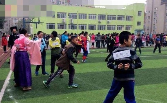 赵丽颖|被电视骗了,原来“撕名牌”这么拍出来的,难怪赵丽颖说都是剧本