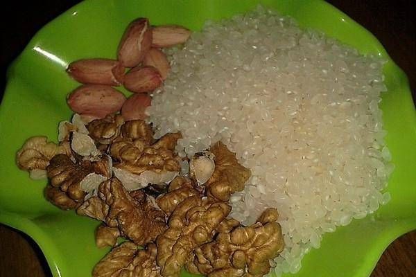  核桃|核桃花生粥为你的最爱做一份简单而营养的早餐