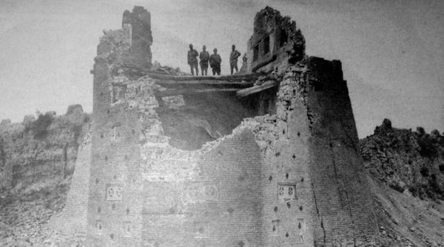 占据|敌军占据高点,团长听药农一身吆喝深受启发,直通山顶歼灭敌军