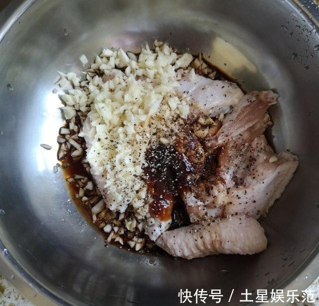 鸡翅|蒜香鸡翅,蒜香黑胡椒味道棒棒的