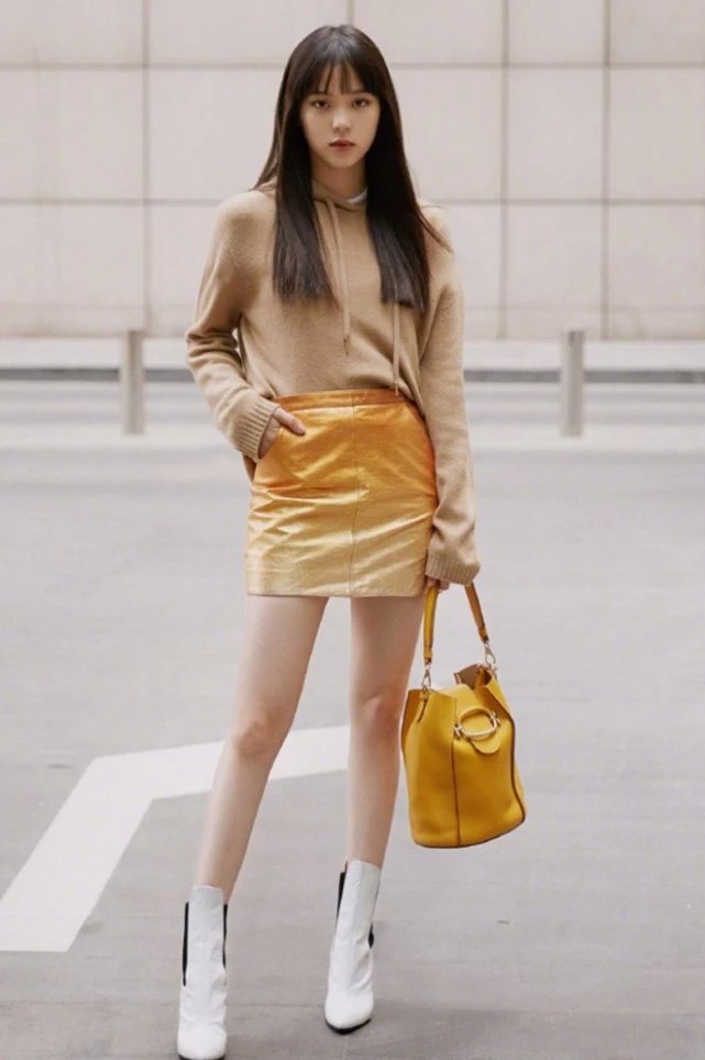 男粉|欧阳娜娜遇生理期却穿1公分短裙,当她侧身扭臀,男粉们要看尬了