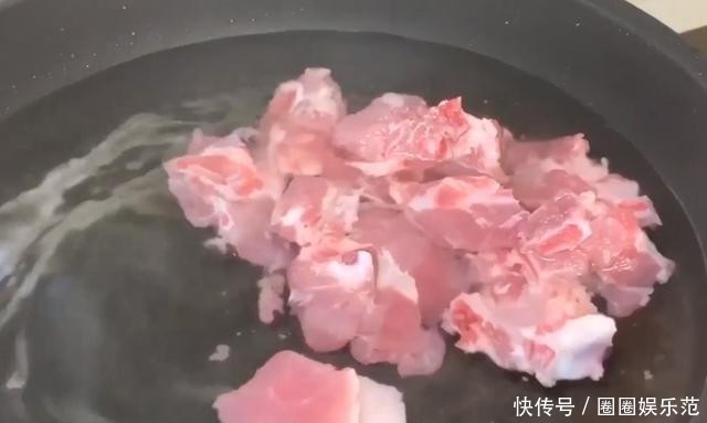 洗干净|煲排骨汤：排骨不要直接炖，也不要放料酒，多一个步骤，汤鲜味美