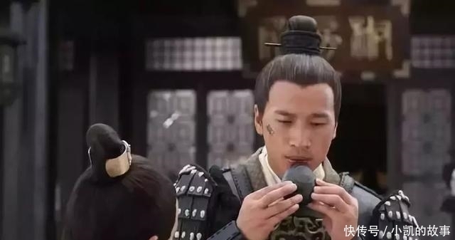 吃饭|皇帝请丞相吃饭, 却不给筷子, 丞相饭后离去, 皇帝: 此人该杀了!