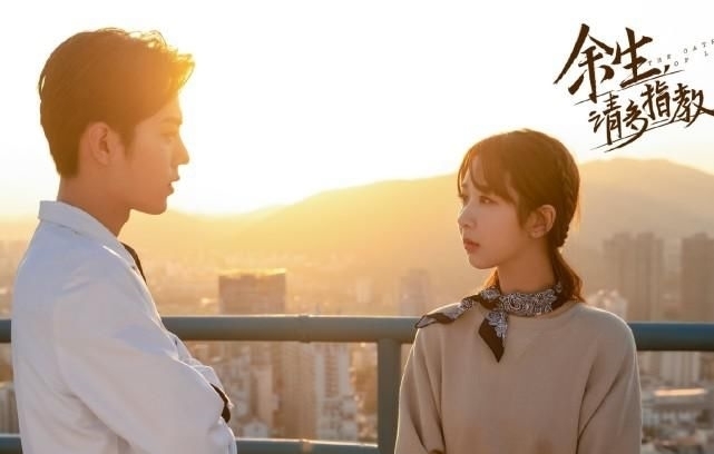 将近|肖战喝豆汁儿变成表情包，镜头下满满求生欲，工作室暗示好事将近