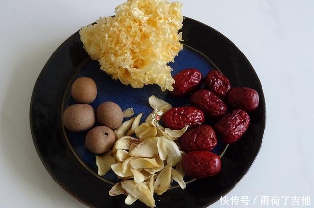 秋燥|入秋后，皮肤干燥，每天给家人吃一碗它，清甜滋润防秋燥