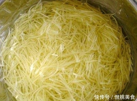 知识|酸辣土豆丝掌握这个技巧,香辣酸爽还开胃,下酒又下饭,涨知识了