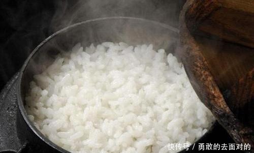牢记|煮米饭，可不能直接放水煮！牢记3点，米饭软糯，粒粒分明