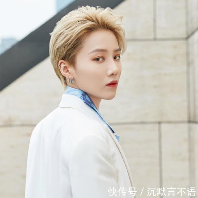 担当|C位担当刘雨昕加入《潮流合伙人2》,你喜欢她的中性风穿搭吗