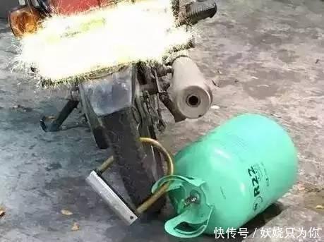 哥们|哥们, 我估计你起来之后脸要废了, 这抓拍真是够准了