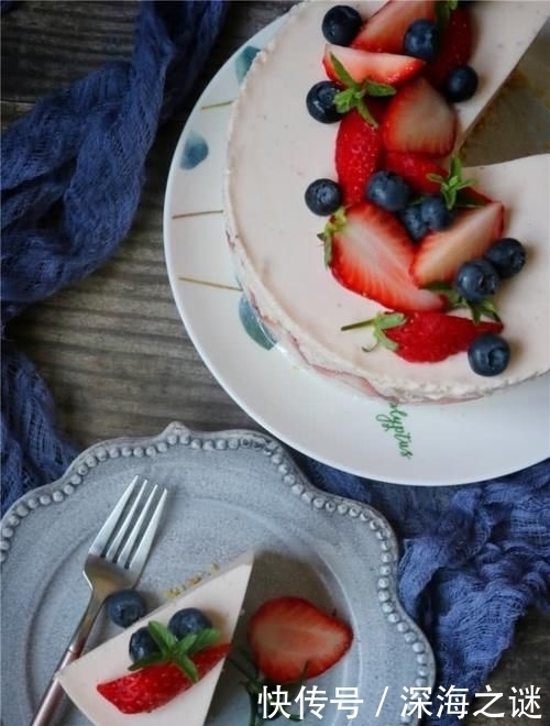  烤箱|夏天最爱的草莓蛋糕，清爽细腻，配方升级，不用烤箱，零失败