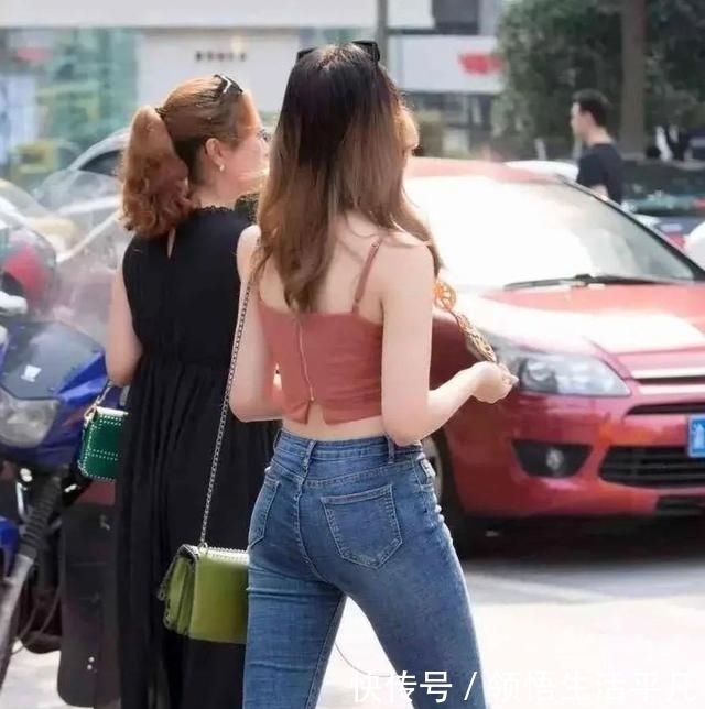 带来|牛仔裤带来与众不同的时尚气息，精美舒适自然，打造甜美迷人气质