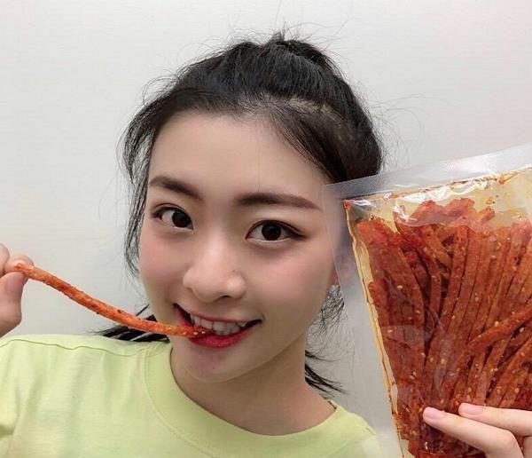 最喜欢|青你2学员晒零食,刘雨昕薯片,王承渲辣条,虞书欣为减肥太拼