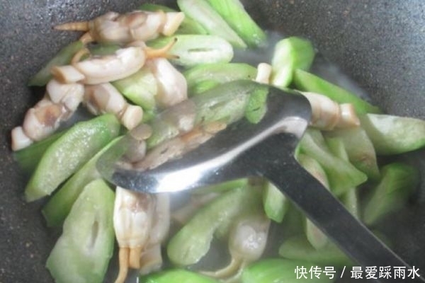 烹饪步骤|三伏天，吃大鱼大肉不如他，每天炒一盘，清热解暑，安稳过夏天