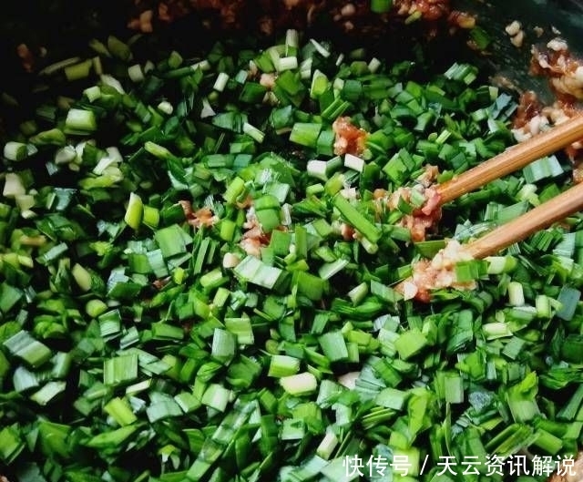 饺子|韭菜猪肉饺蘑菇,又咸又好吃,香又不腻,一口都吃不完