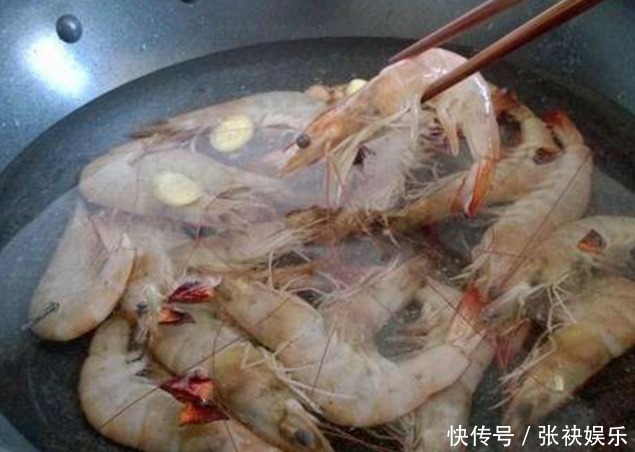  热水|煮虾，冷水煮还是热水煮这1步做错，难怪虾肉又老又腥，不入味