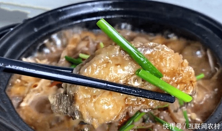 切成|秋天多给家人吃这肉,蛋白质含量极高,简单一焖,鲜嫩多汁又下饭