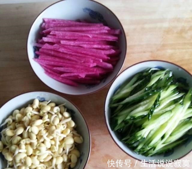 关键|教你做家常炸酱面,调好酱汁是关键,端上桌三碗都不够一人吃