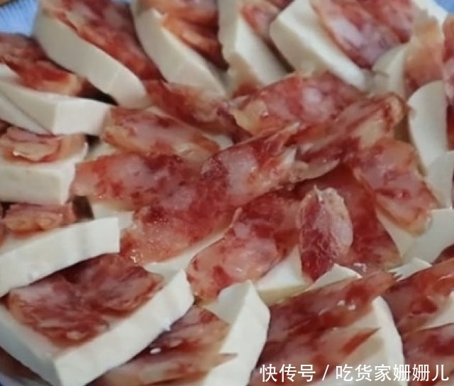 十足|豆腐蒸腊肠,简易蒸菜,滋味十足