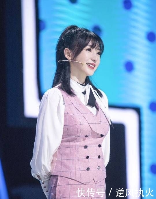  包袱|【看戏】加盟《笑起来真好看》放飞自我 柳岩称演喜剧完全没包袱