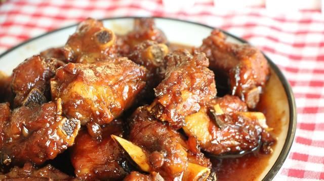 饭店|饭店的糖醋排骨为什么颜色红润掌握这个技巧,在家做好吃又好看