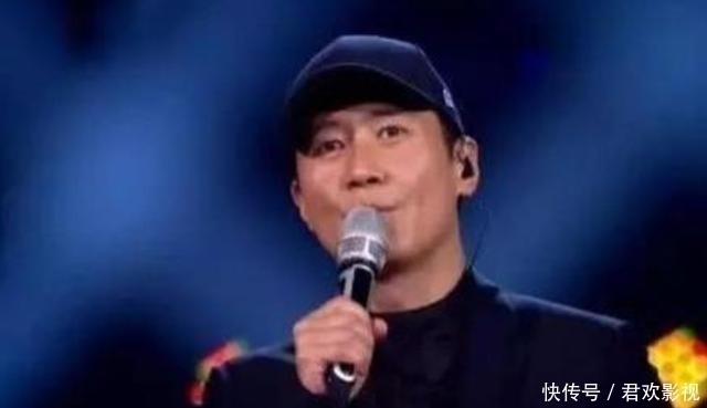 起身|蒙面唱将史上最大牌:揭面后评委乖乖起身,全都不敢点评