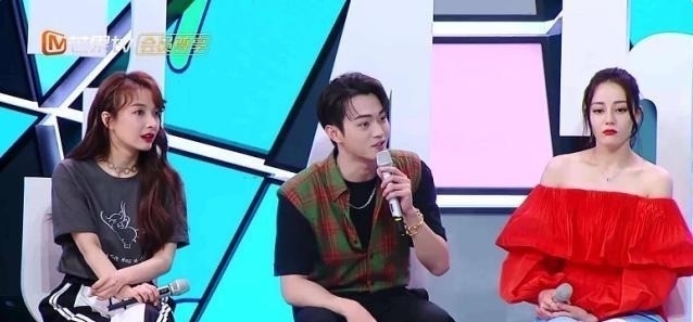 迪丽热巴跟|《快本》许凯要求坐在吴昕跟迪丽热巴中间,吴昕的回应暴露了情商