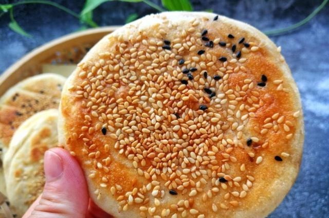 面粉|想吃烧饼不用买,没有烤箱也能做,煎一煎凉了也不发硬