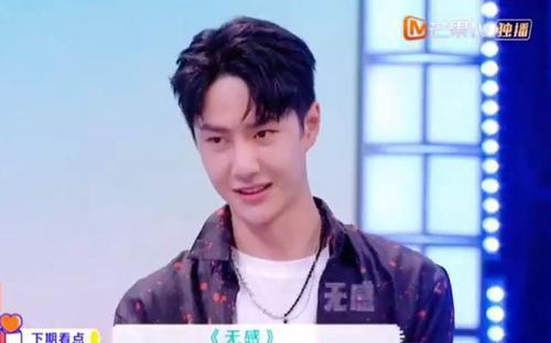  王一博|王一博枕头大战carry全场，酷盖男孩也有温柔？网友：弟弟太苏了